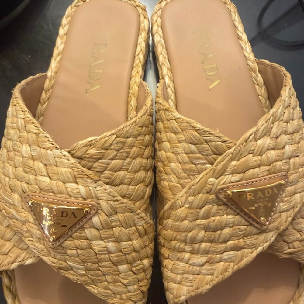 ☀️ PRADA RAFFIA SLIDE SANDALS — NATURAL BEIGE, GOLD LOGO, SIZE 6